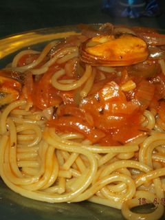 Una foto de Vermicelli con camarones y mejillones