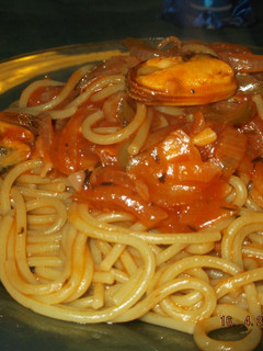 Una foto de Vermicelli con camarones y mejillones