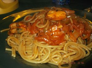 Una foto de Vermicelli con camarones y mejillones