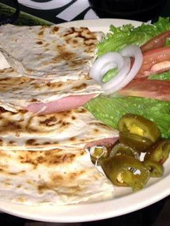 Una foto de Quesadillas de jamón y queso (Sincronizadas)