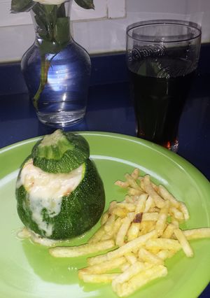 Una foto de Calabacines luna rellenos de verduras