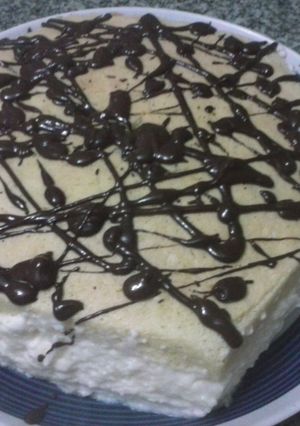 Una foto de Cheesecake hexagonal con baño de chocolate