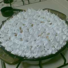 A picture of Torta Tres leches con merengue.