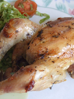 Una foto de Picantones con salsa de coñac y mostaza