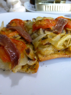 Una foto de Pizza provenzal o pissaladiere