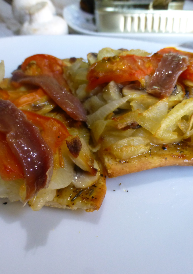 Una foto de Pizza provenzal o pissaladiere