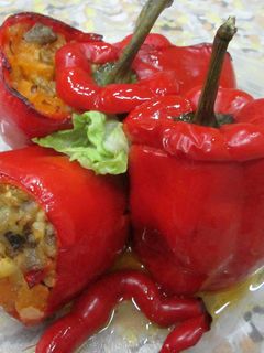 Una foto de Pimientos rellenos de vegetales y queso fresco