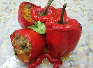 Foto principal de Pimientos rellenos de vegetales y queso fresco