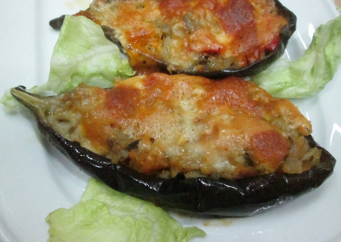 Berenjenas rellenas de vegetales y quesos variados<br />