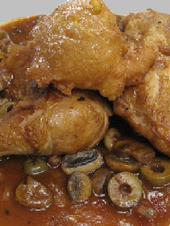 Una foto de Receta barata de pollo en salsa