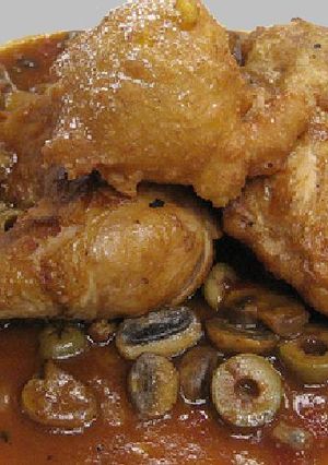 Una foto de Receta barata de pollo en salsa