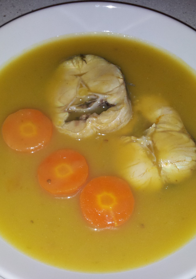 Una foto de Merluza con crema vegetal ligera y rápida