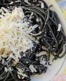 Tallarines negros con gambas
