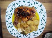 Una foto de pollo con sopa de cebolla