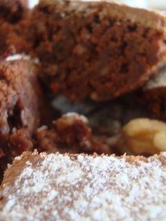 Una foto de Brownie de chocolate en el microondas