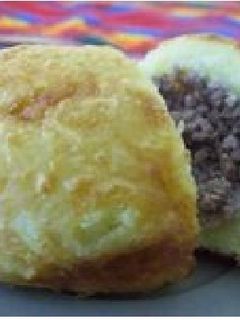 Una foto de Papas rellenas del Perú