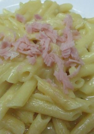 Una foto de Macarrones 4 quesos