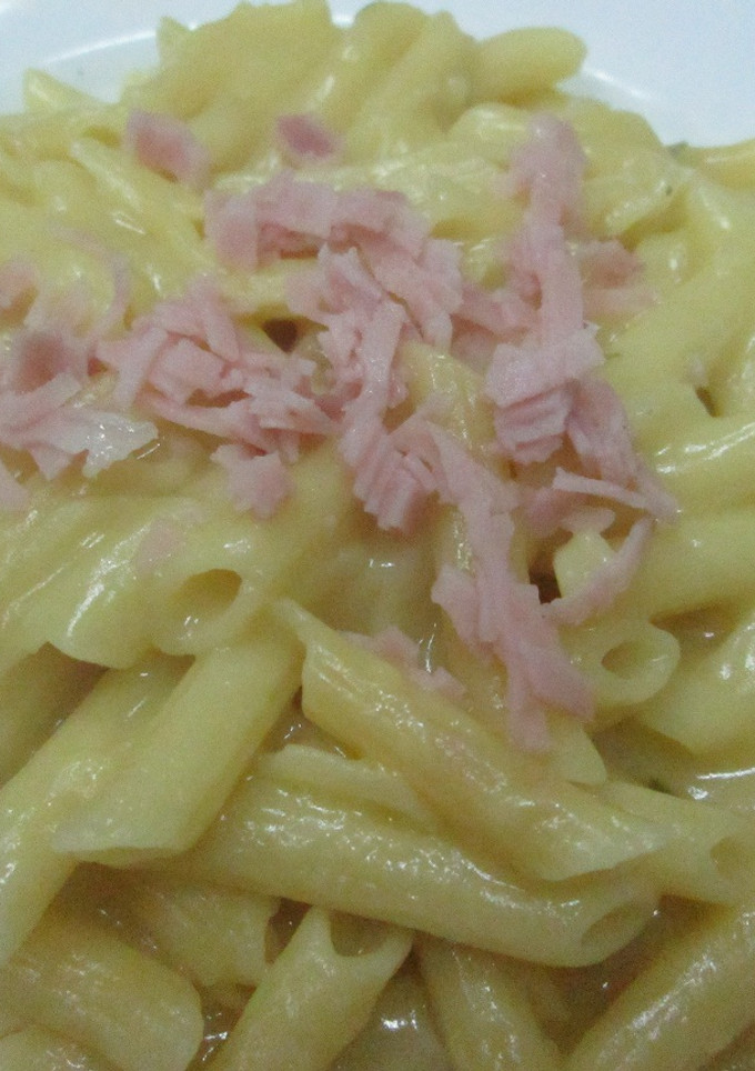 Una foto de Macarrones 4 quesos