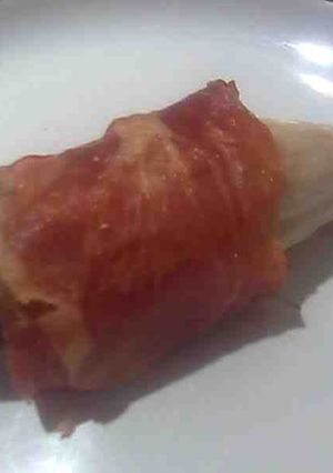 Una foto de Endivia envuelta en jamón crujiente