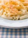 Macarrones con queso (Macaroni and cheese)