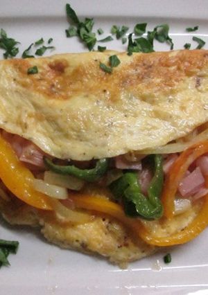 Una foto de Omelette con pimientos, cebolla y jamón york
