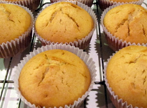 Una foto de Magdalenas con aceite (Muffins, Cupcakes) rellenas de dulce de leche