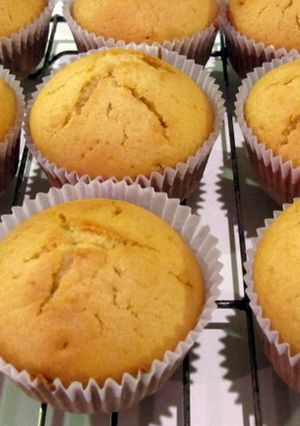 Una foto de Magdalenas con aceite (Muffins, Cupcakes) rellenas de dulce de leche