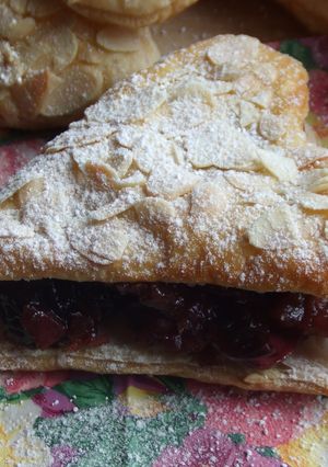 Una foto de Delicias de milhojas rellenas de conserva de picadillo de frutas