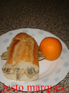 Una foto de Bocadillo de boquerones fritos