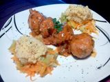 Albóndigas de pavo o pollo en salsa con cuscús y verduras