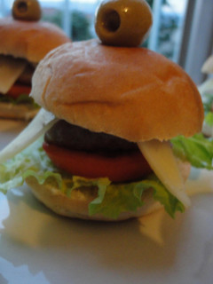 Una foto de Minihamburguesas de ternera y queso viejo de oveja