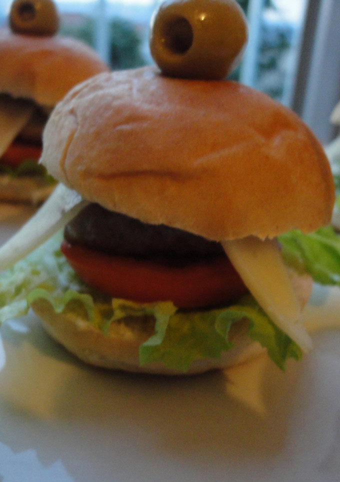 Una foto de Minihamburguesas de ternera y queso viejo de oveja