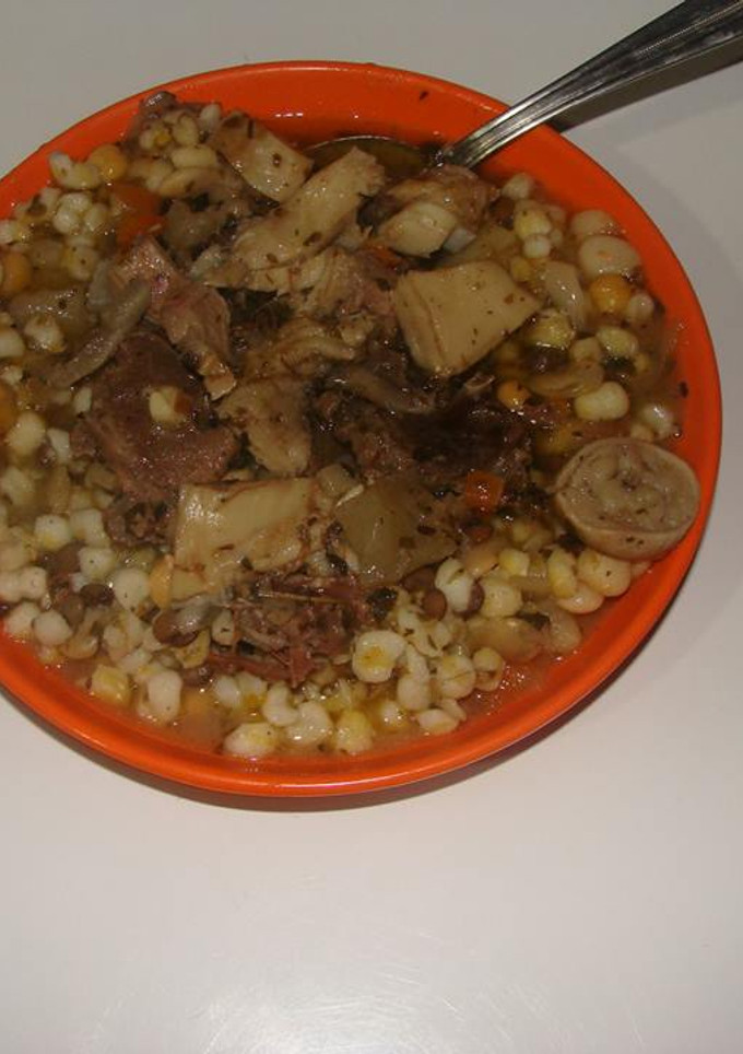 Una foto de Locro criollo pampeano