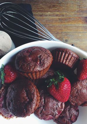 Una foto de Muffins proteicos cambur y fresas