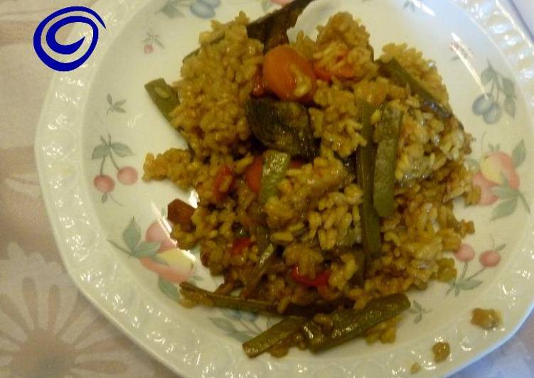 Arroz en "paella" de alcachofas y jamón serrano