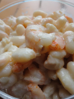 Una foto de Ensalada de judías blancas y gambas