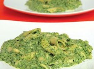 Una foto de Pasta con salsa de albahaca