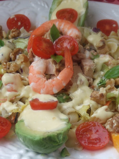 Una foto de Ensalada completa con mayonesa de naranja