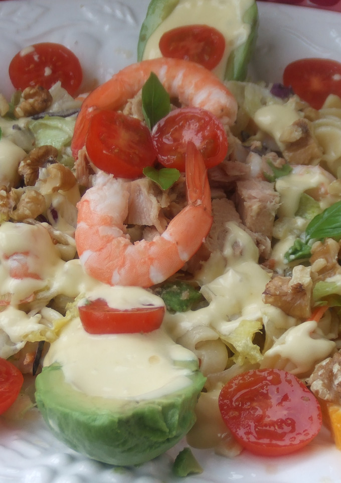 Una foto de Ensalada completa con mayonesa de naranja