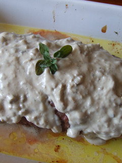 Una foto de Rollo de carne relleno con salsa de boletus
