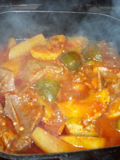 Una foto de Estofado de carne, verduras y papas