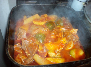 Una foto de Estofado de carne, verduras y papas