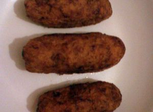 Una foto de Plátanos fritos rellenos de queso crema