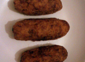 Una foto de Plátanos fritos rellenos de queso crema