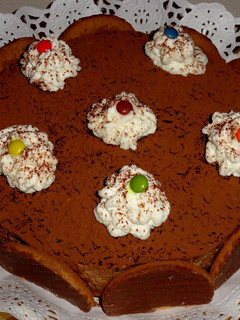 Una foto de Tarta mousse de turrón de chocolate