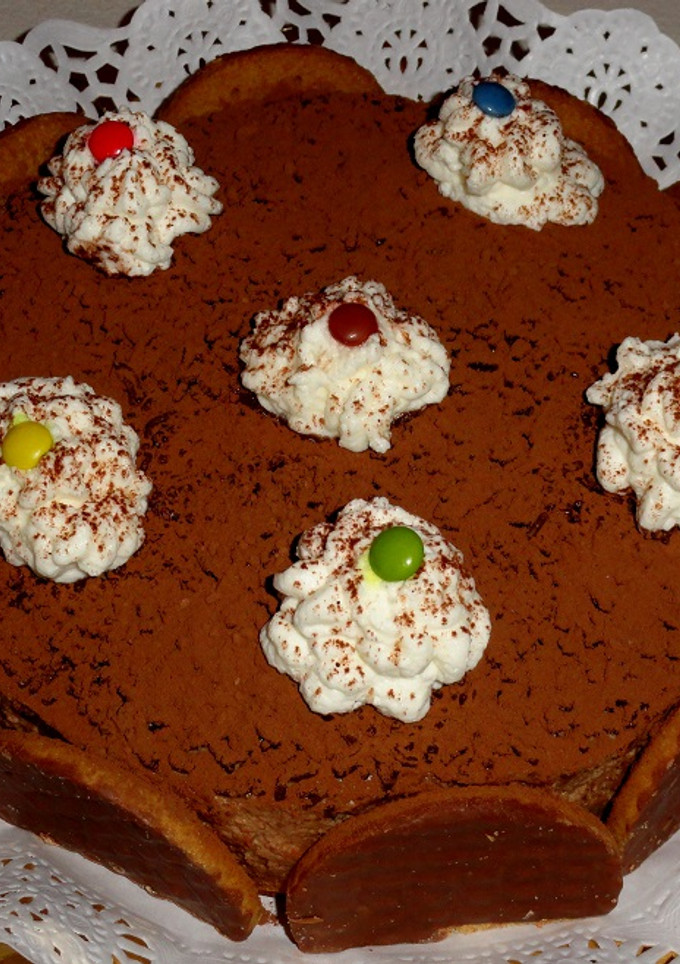 Una foto de Tarta mousse de turrón de chocolate