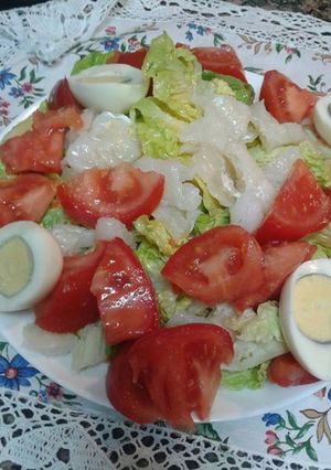 Una foto de Ensalada con bacalao ahumado