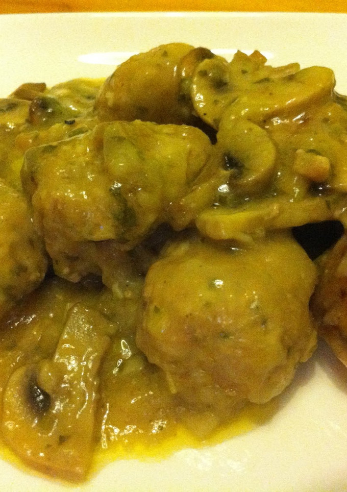 Una foto de Albondigones en salsa picantina