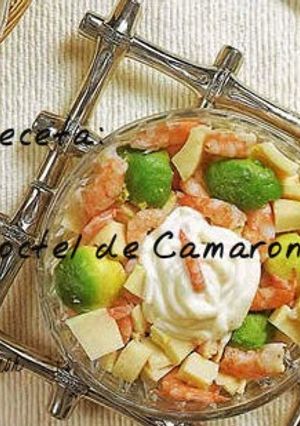 Una foto de Cóctel de camarones lux