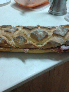 Una foto de Bocata de jamón XXL